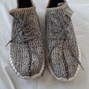 Yeezy 350 Boost Turtle Dove